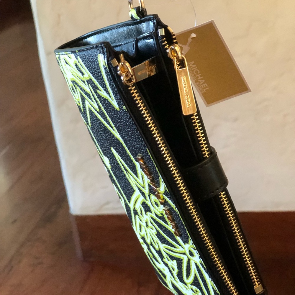 NWT Michael Kors jet set smartphone wristlet - Picture 6 of 8